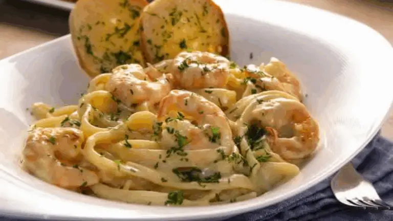 Fettuccine Alfredo con Gamberi: Un Piatto Cremoso e Saporito per Ogni Occasione