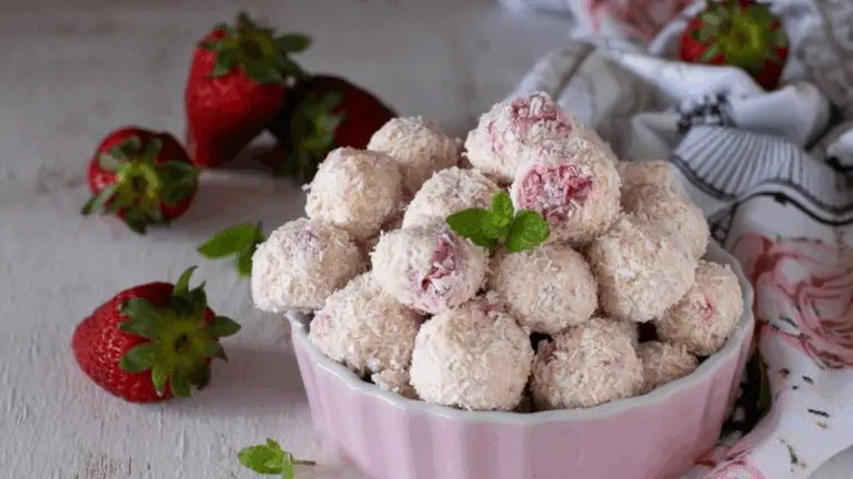 Tartufini Cocco e Fragole: il dolcetto veloce, fresco e senza cottura