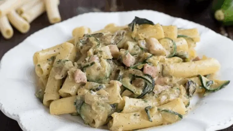TORTIGLIONI CON ZUCCHINE, PANCETTA E CREMA DI PARMIGIANO