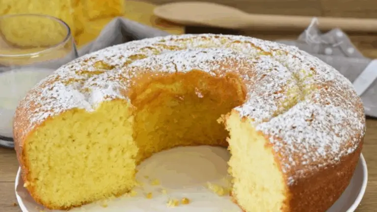 Ciambella al Latte Soffice e Profumata: La Ricetta della Nonna che Conquista Tutti!