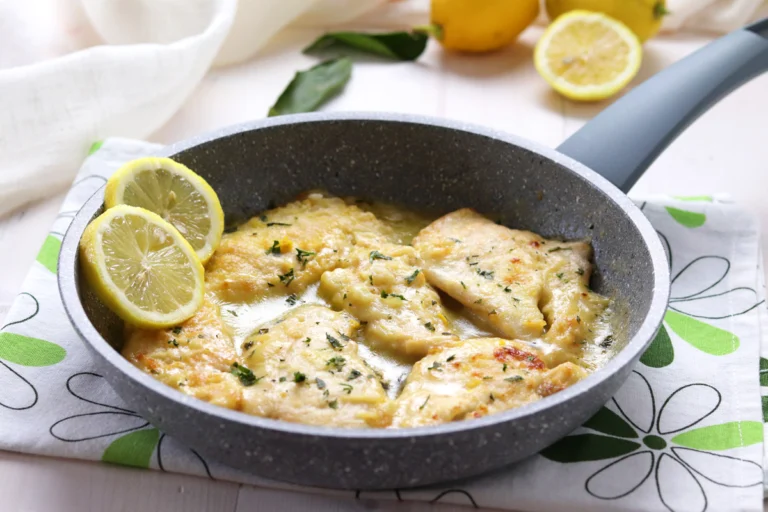 Scaloppine di Pollo al Limone: Un Secondo Piatto Elegante e Facile da Preparare