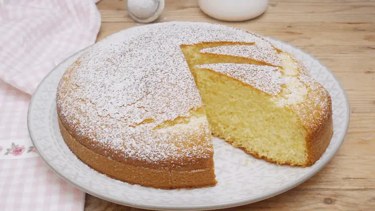 Torta degli Angeli: Leggera come una Nuvola, Dolce come un Sogno!