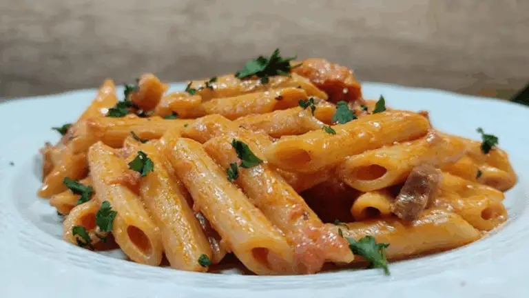 Penne alla Vodka: Cremose, Avvolgenti e Pronte in 30 Minuti!