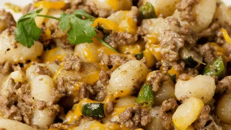 Gnocchi con Ragù Bianco – Semplici, Cremosi e da Leccarsi i Baffi!