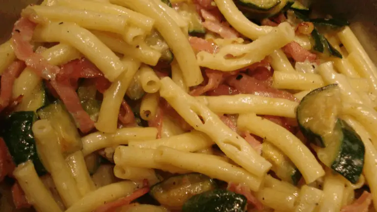 Pasta Risottata con Zucchina, Patata, Cipolla e Pancetta Affumicata