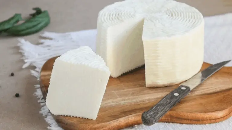 Non la comprerai più! Ecco come fare la ricotta fatta in casa con solo 2 ingredienti