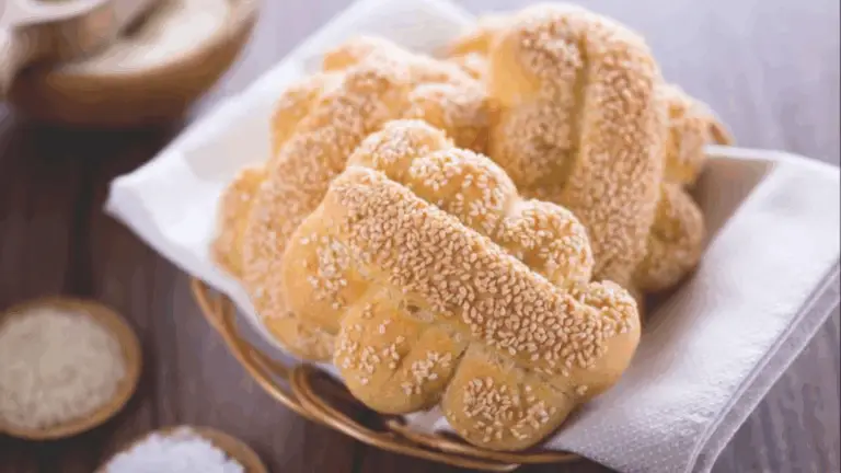 Mafalde Siciliane: Il Pane Croccante e Profumato della Tradizione