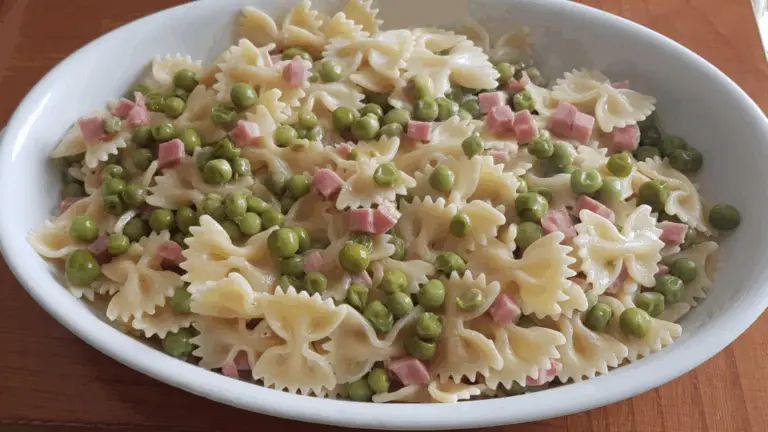 Farfalle Cremose al Gorgonzola con Zucchine e Prosciutto: Pronte in 20 Minuti!