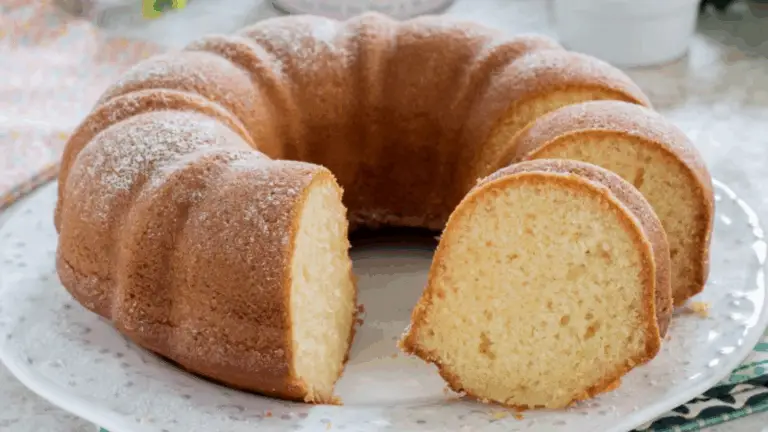 Ciambellone allo yogurt: il dolce soffice e genuino che profuma di casa