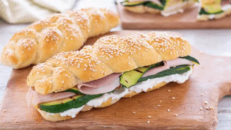 Panini Grigliati con Prosciutto Crudo, Mozzarella e Zucchine: lo Spuntino Estivo Perfetto!