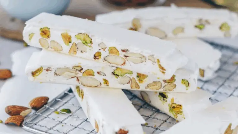 Torrone Morbido Italiano – Il Classico Nougat Bianco con Mandorle e Pistacchi