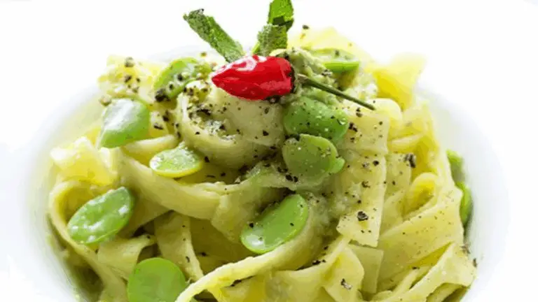 Pasta con Fave e Pecorino: un primo piatto cremoso, semplice e 100% primaverile!