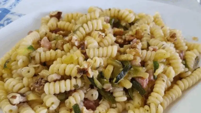 Fusilli con Zucchine, Speck e Robiola: cremosi, saporiti e pronti in pochi minuti!
