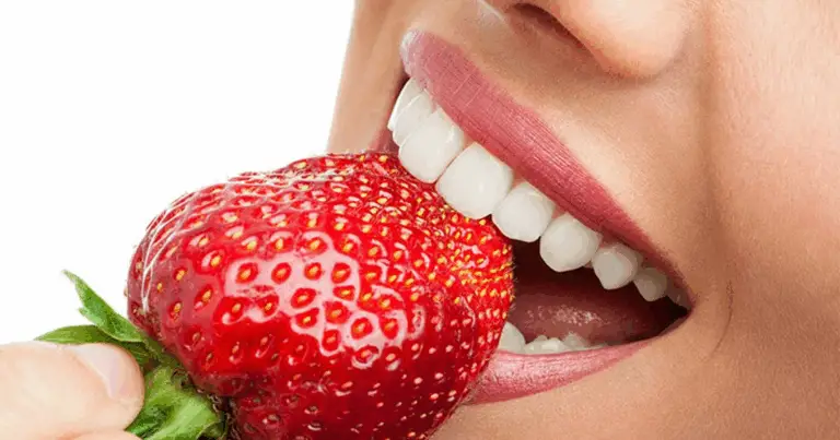 Alimenti per un sorriso più bianco e denti sani