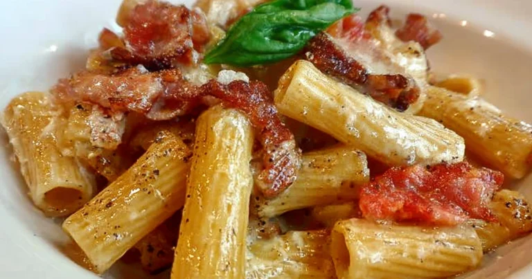Rigatoni alla Gricia: la Regina dei Primi Romani 🇮🇹