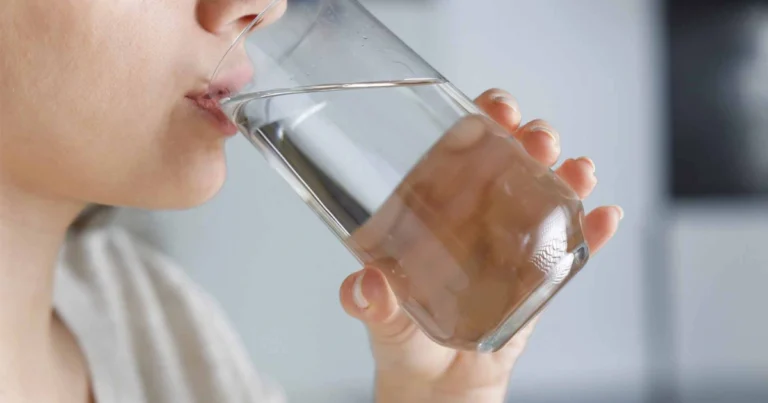 Sapevi che la temperatura dell’acqua che bevi può influire sulla tua salute?