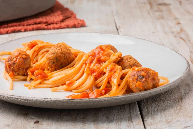 Spaghetti con Polpette: La Ricetta Classica che Conquista Tutti