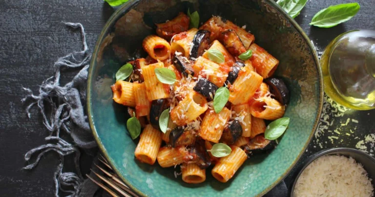 Pasta alla Siciliana: Un Piatto Ricco di Tradizione e Sapore