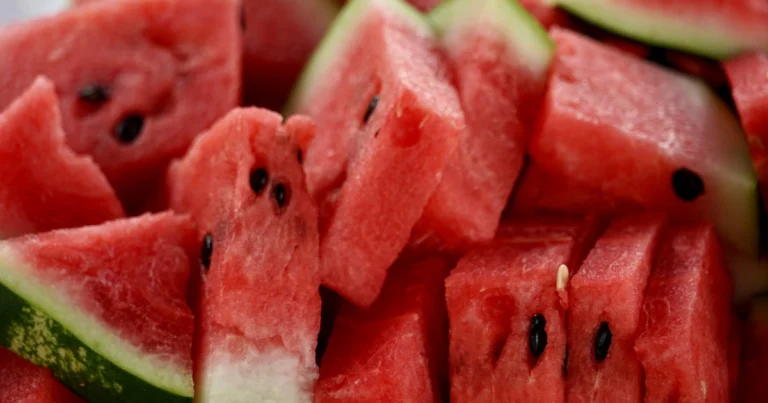 Come scegliere l’anguria perfetta : la guida completa per un frutto dolce e succoso