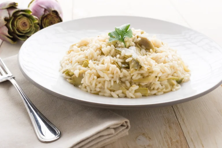 Risotto ai Carciofi: Ricetta Cremosa e Raffinata da Gustare Tutto l’Anno