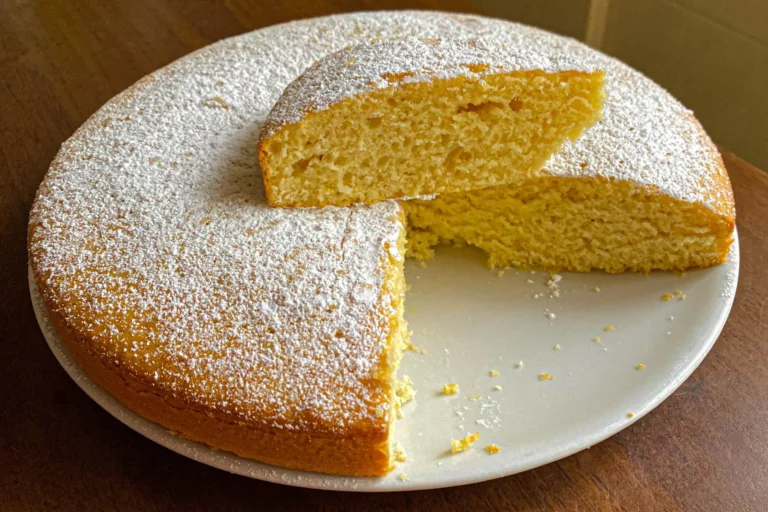 Torta al Limone Soffice: la Ricetta Veloce e Profumata in 5 Minuti
