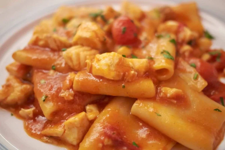 Paccheri alla Crema di Scampi e Gamberi: Un Viaggio nei Sapori del Mare
