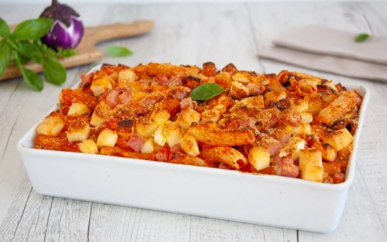 Pasta ‘Ncasciata Siciliana: Il Timballo Rustico che Profuma di Tradizione