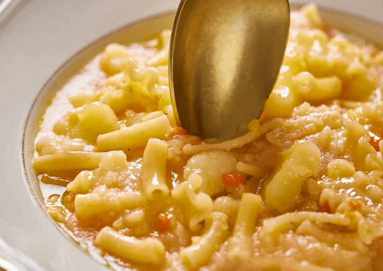 Pasta, Patate e Provola: la ricetta cremosa e filante della tradizione napoletana