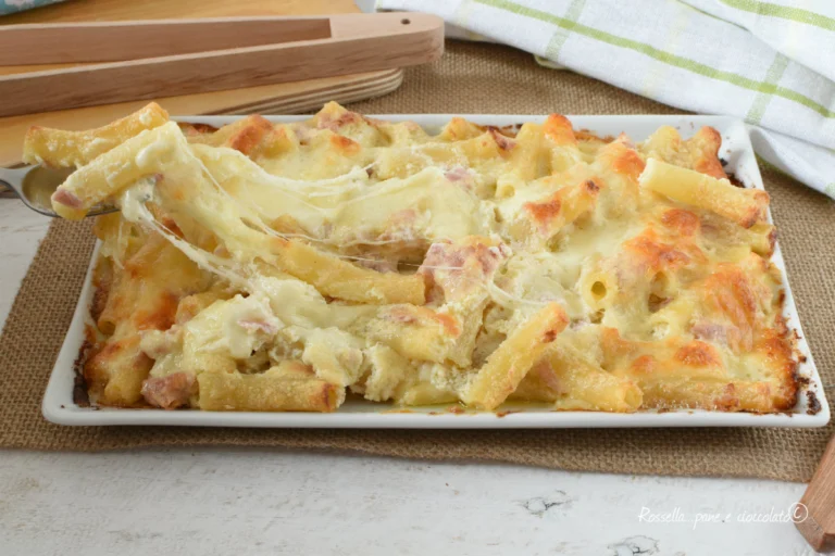 Tagliatelle al Forno con Besciamella, Mozzarella e Prosciutto – Cremose e Filanti!