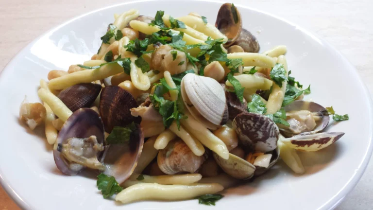 Pasta Mista con Ceci, Cozze e Vongole Veraci: Un Primo Più Buono del Mare