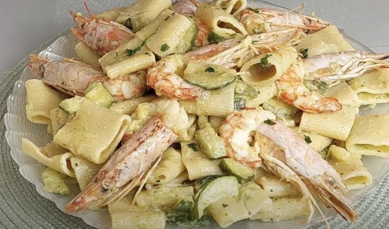 Mezzi Paccheri con Gamberi e Zucchine: Un Primo Piatto Fresco e Gustoso