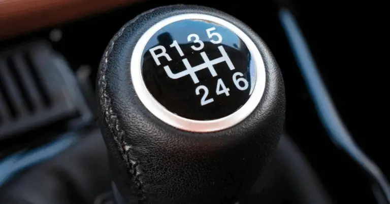 Scopri come guidare un’auto manuale in modo efficace e sicuro 🚗✨