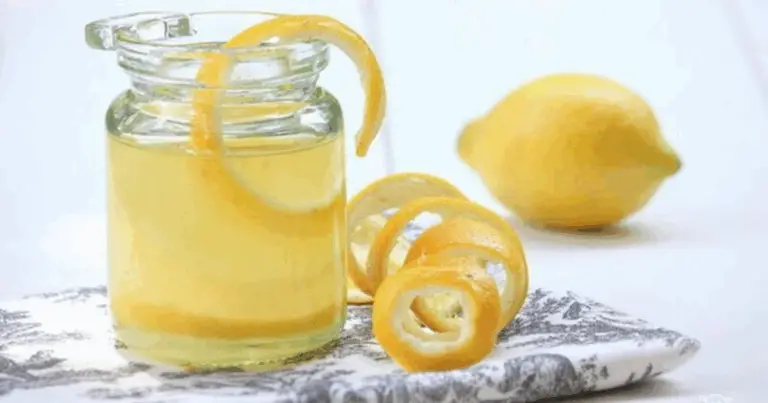 Spray Magico della Nonna: Ricetta Naturale e Profumata per una Casa Splendente