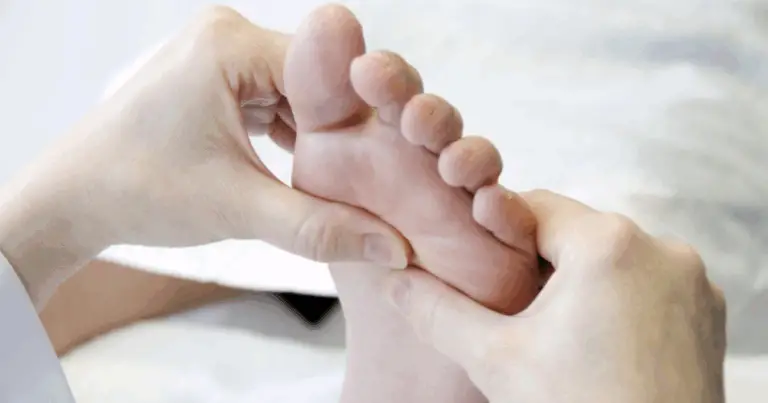 Come idratare e massaggiare i piedi durante il sonno: guida completa 🌿🦶