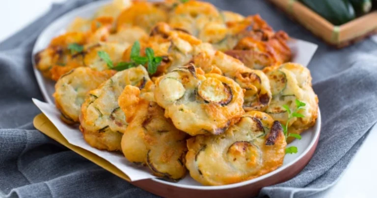 Frittelle di Zucchine Dorate e Croccanti : Ricetta Facile, Gustosa e Perfetta per l’Estate