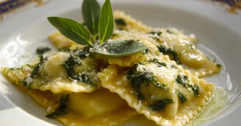 Ravioli Ricotta e Spinaci con Burro e Salvia: La Ricetta Casalinga Perfetta