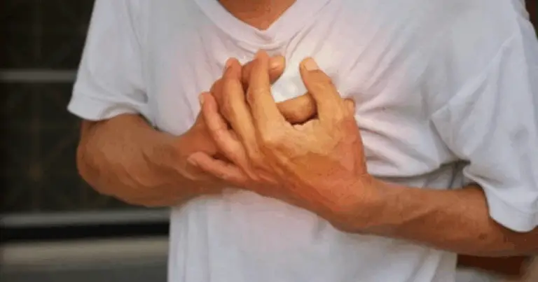 Segnali d’Allarme dell’Infarto: Quel Che Devi Sapere Subito ❤️🚨