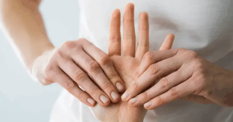 Scopri i Poteri del Massaggio della Mano: Sollievo per Stomaco, Nefriti e Relax Mentale