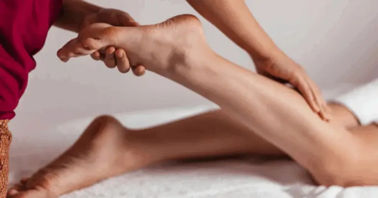 Riposa Meglio con un Gesto Semplice: Il Massaggio dei Piedi con Olio prima di Dormire