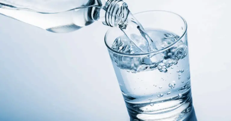 Bere 8 Bicchieri d’Acqua al Giorno: Un Gesto Semplice per il Benessere di Tutto il Corpo