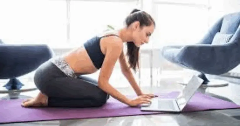 Rendi il tuo corpo flessibile in un mese: guida completa con posizioni yoga