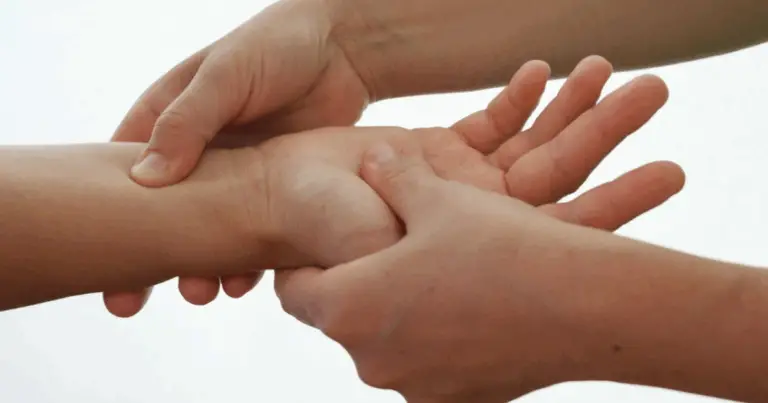 Digitopressione della mano: come stimolare i punti giusti per alleviare il dolore
