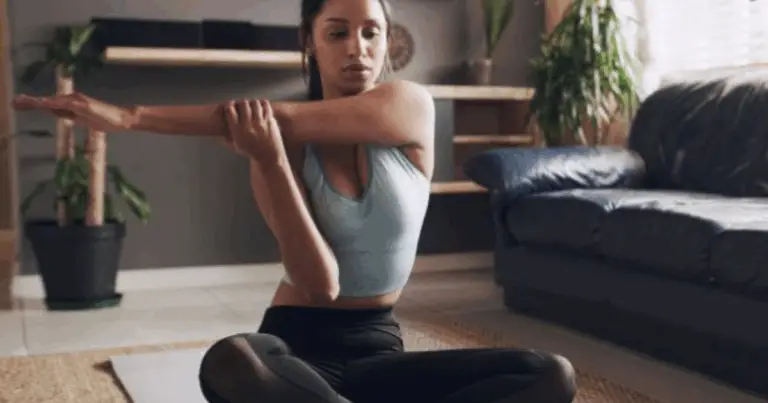 Trasforma la Tua Giornata con 10 Minuti di Allungamenti Mattutini o Serali 🧘‍♀️🌙