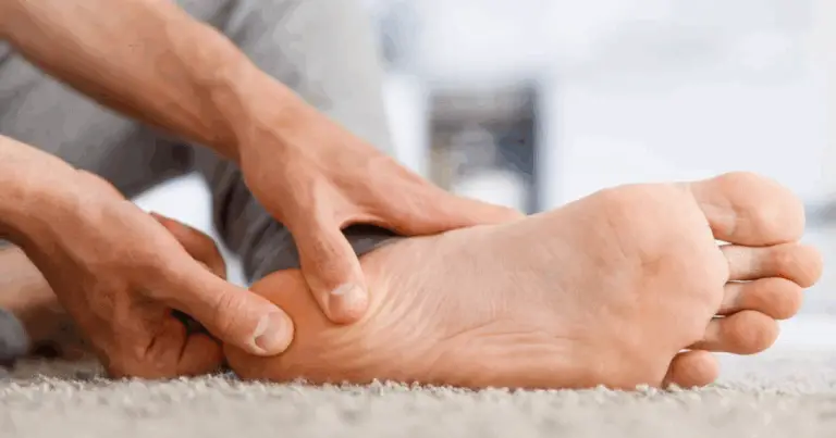 👣 Cosa Rivelano i Tuoi Piedi sulla Salute: Guida Completa ai Segnali da Non Ignorare