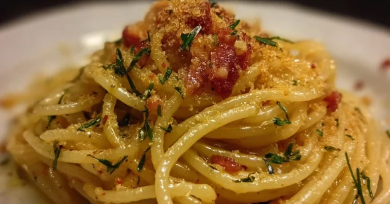 Spaghetti aglio, olio, peperoncino e mollica croccante: il segreto della tradizione italiana