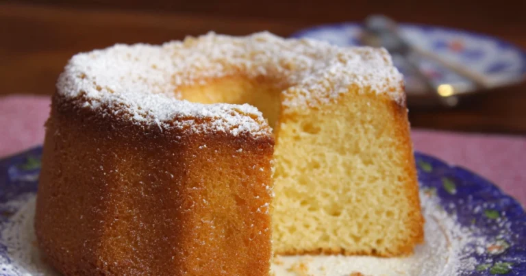 Ciambellone al bicchiere: la ricetta facile e soffice da fare in casa