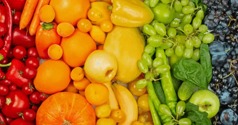 Lo spettro dei nutrienti: il potere dei colori nella frutta e verdura 🌈🥦🍓🍇