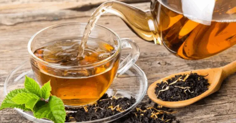 Tè naturale quotidiano: 12 benefici reali, come prepararlo e quando evitarlo