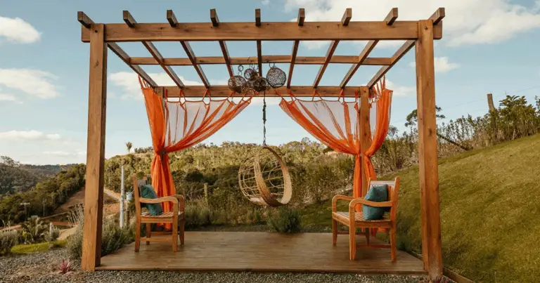 Pergolato moderno per il giardino: guida completa alla scelta e alla realizzazione
