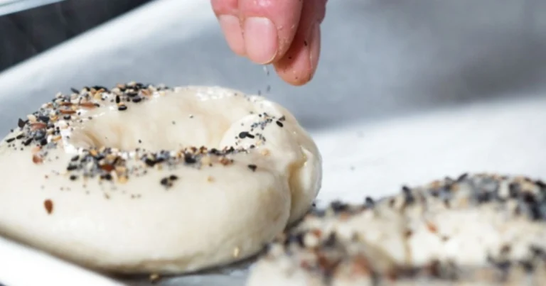 Bagel fatti in casa: ricetta originale e storia di un grande classico